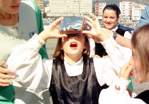Nena observa o último eclipse do milenio, 1999