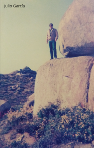 Julio García entre las rocas. Ourense