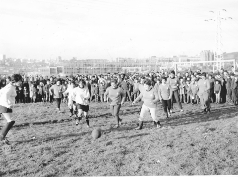 Partido de fútbol feminino en Elviña, 1963